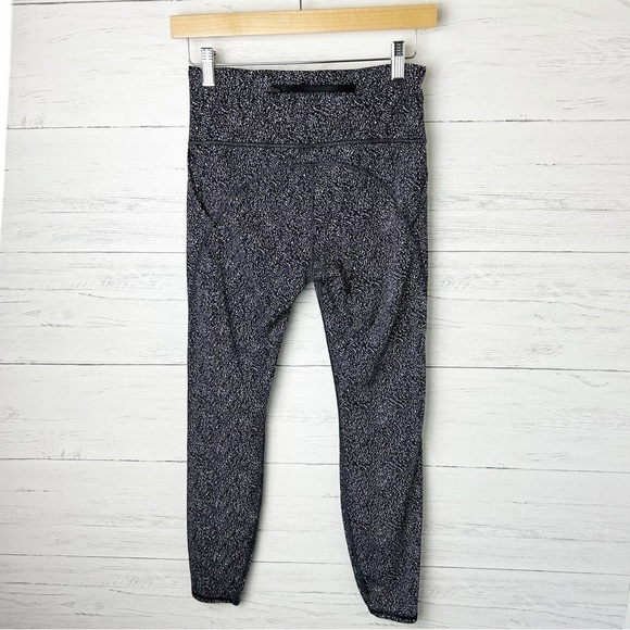 Athleta Lightning Static 7/8 Tight Black White High Rise Pockets Small - Picture 6 of 12